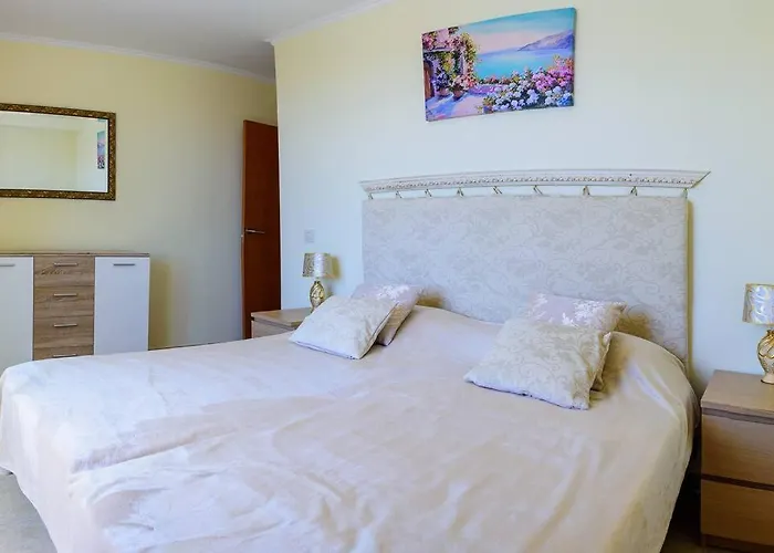 Appartement à 3 Chambres à Coucher