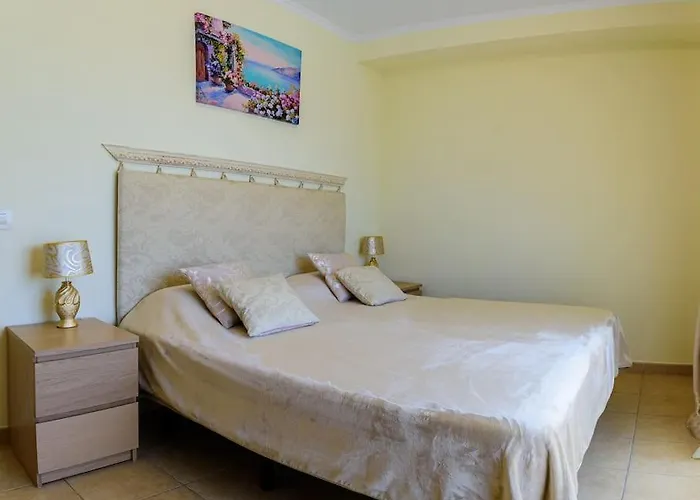 Appartement à 3 Chambres à Coucher